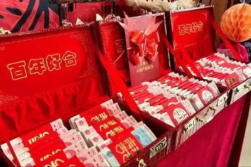 入相亲角大龄剩女强烈反对！PG麻将胡了大量外国女孩涌(图2)