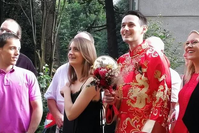 入相亲角大龄剩女强烈反对！PG麻将胡了大量外国女孩涌(图16)