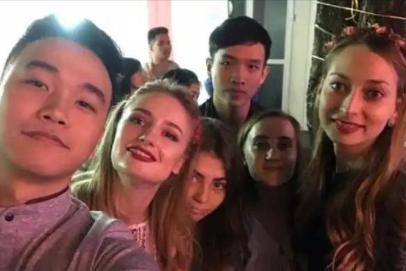 入相亲角大龄剩女强烈反对！PG麻将胡了大量外国女孩涌(图18)